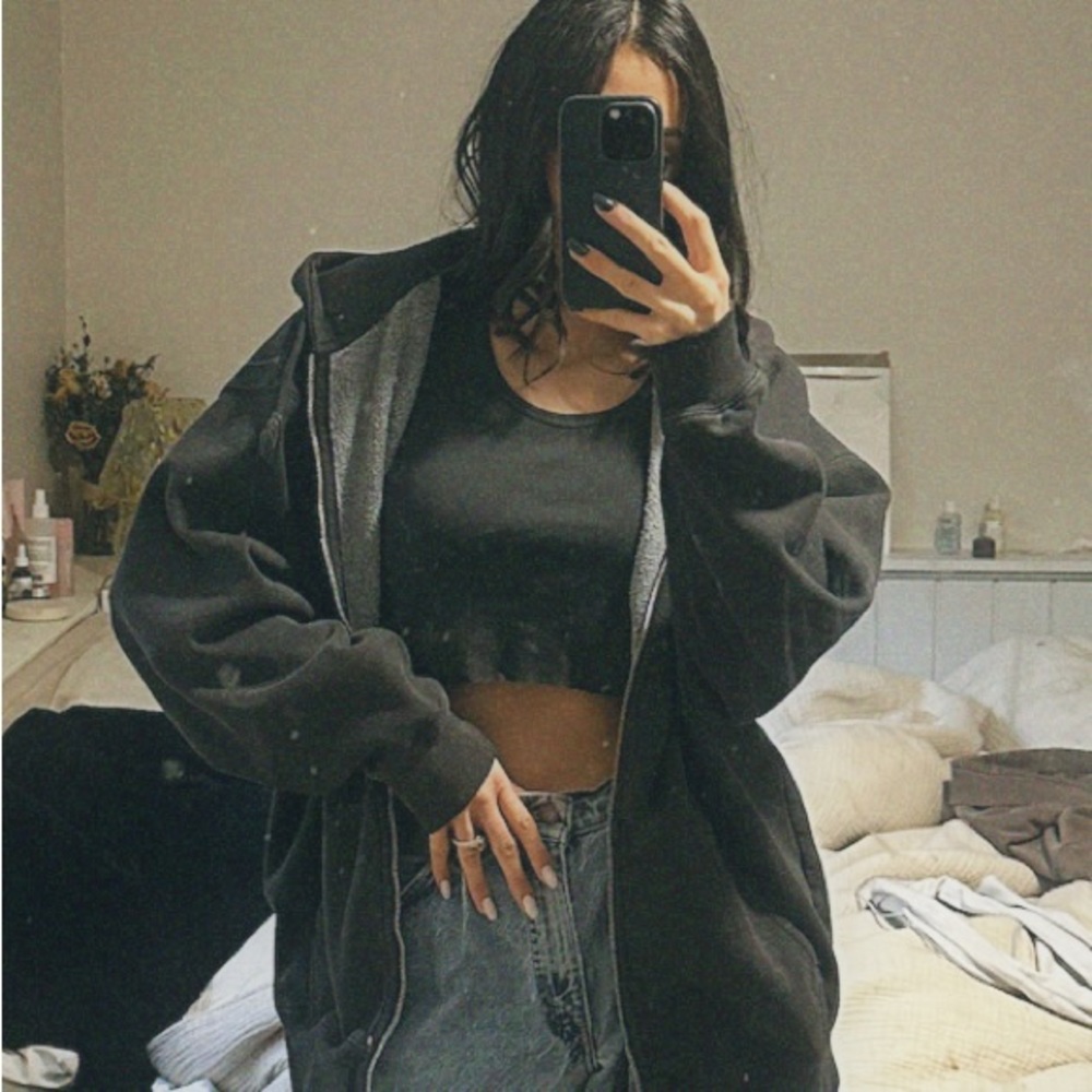 Meet your Posher, Roya - Picture 4 of 5